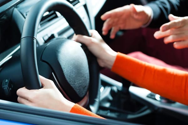 Reduce Driving Distractions | Get Drivers Ed Courses